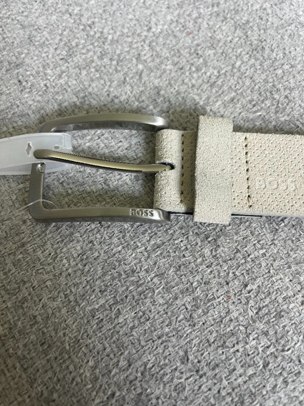 Men's Beige Belt.  Size:42.  100% cowhide.  Brand:HUGO BOSS. Retail:$99+tax